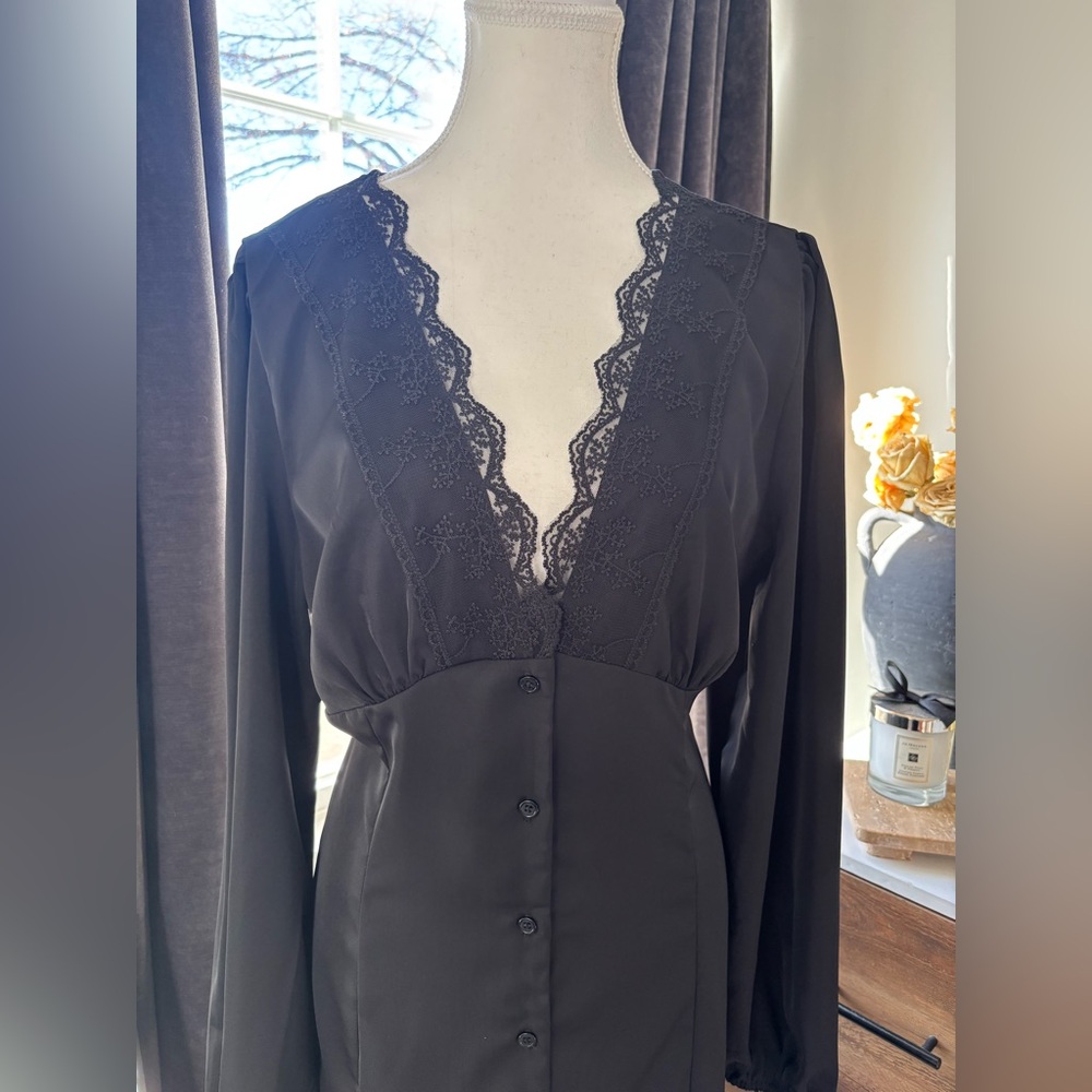 Elegant Black Lace Button-Down Dress - Picture 2 of 7